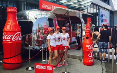 Reklamowe butelki Coca Cola recycle.