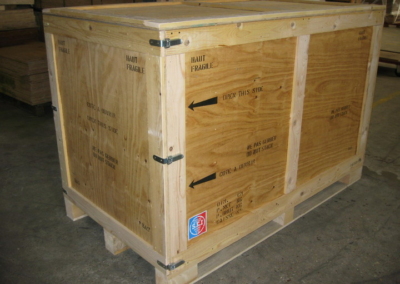 Opakowanie figur reklamowych 3D. 6 WoodenCaseOnPallet 3DFORMeu