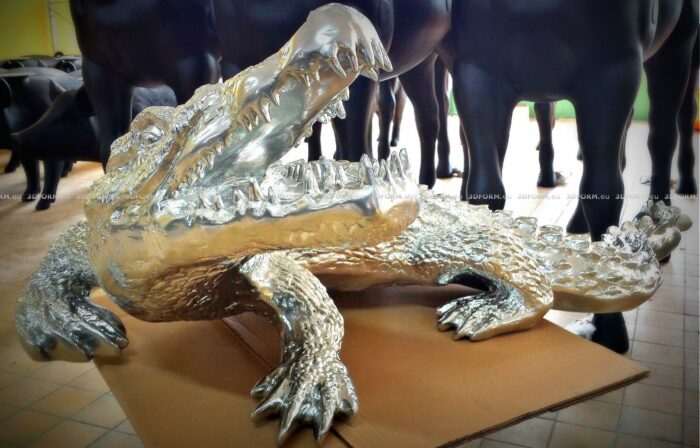 figura krokodyla chromowanego