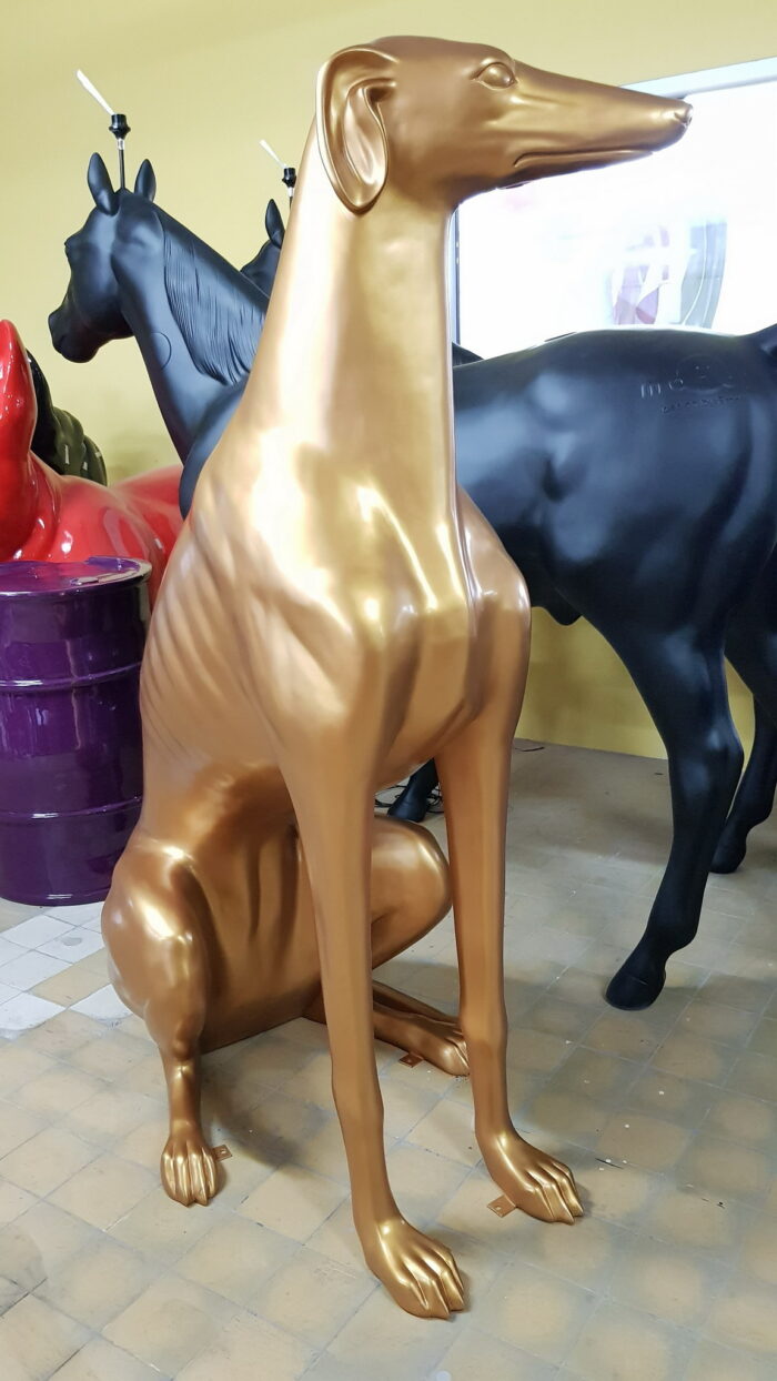 duży złoty greyhound