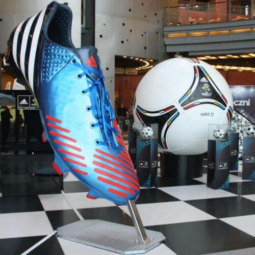 Duża reklama, makieta buta Adidas Predator Lethal zones