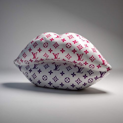 Białe usta z monogramem - różowy gradient