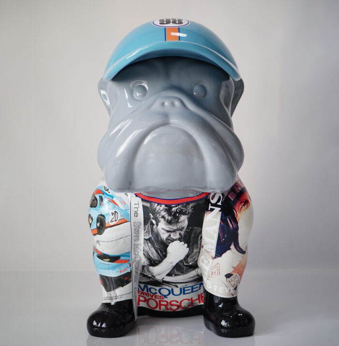 pies Bulldog z czapka - McQueen