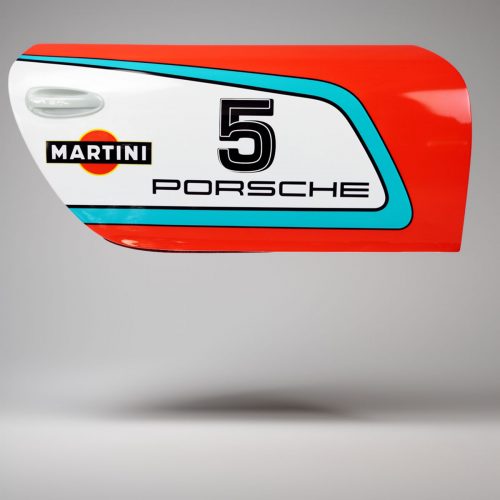 figura drzwi Porsche z laminatu w biało-czerwonym malowaniu Martini, numer 5, styl sportowy reklamowy