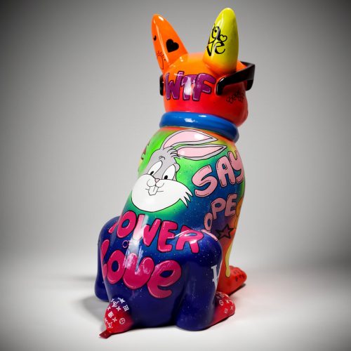 figura królika z włókna szklanego w stylu pop art, kolorowa rzeźba reklamowa z graffiti i motywem miłości