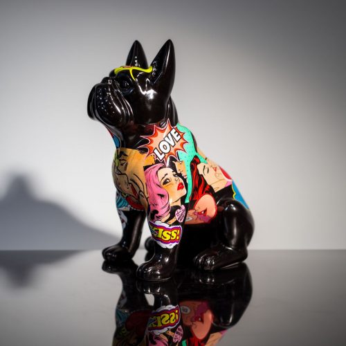 figura psa buldog w laminacie z pop-artową, kolorową grafiką i napisem LOVE, dekoracja reklamowa na eventy