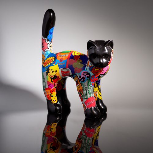 figura kota z włókna szklanego w stylu pop art, kolorowy kolaż komiksów i postaci, dekoracja reklamowa/events