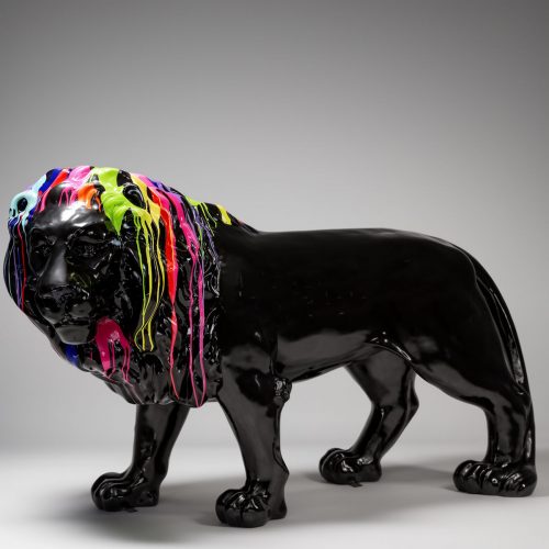 figura lwa z włókna szklanego w błyszczącym czarnym kolorze z neonową, spływającą grzywą w stylu pop art, do dekoracji lub reklamy