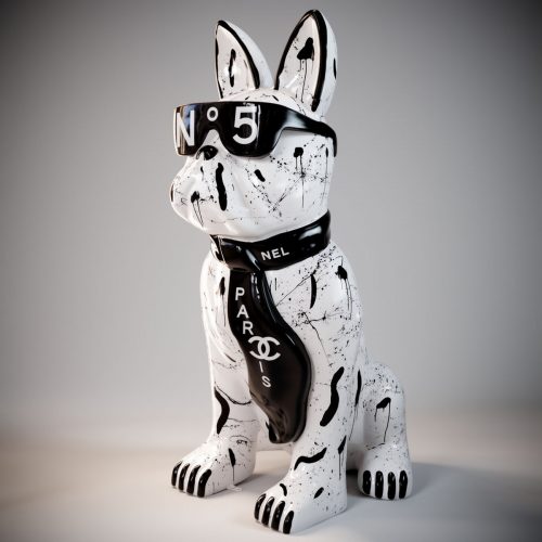 figura psa z włókna szklanego w stylu pop art, biało-czarna rzeźba z okularami N°5 i szalikiem Chanel, dekoracja reklamowa