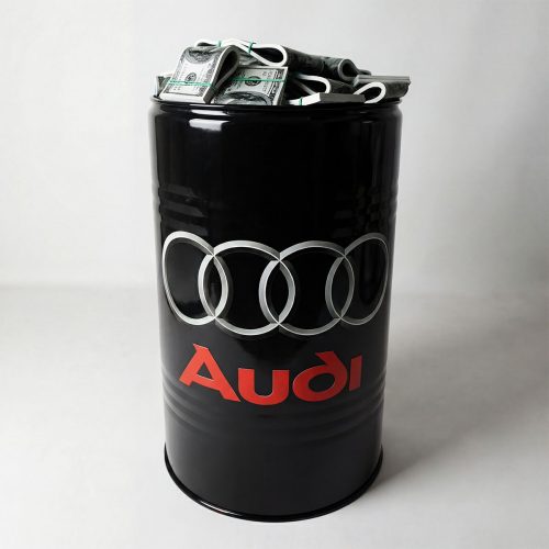 figura beczka Audi z laminatu czarna z czerwonym logo i srebrnymi pierścieniami, reklamowa dekoracja do salonu lub eventu