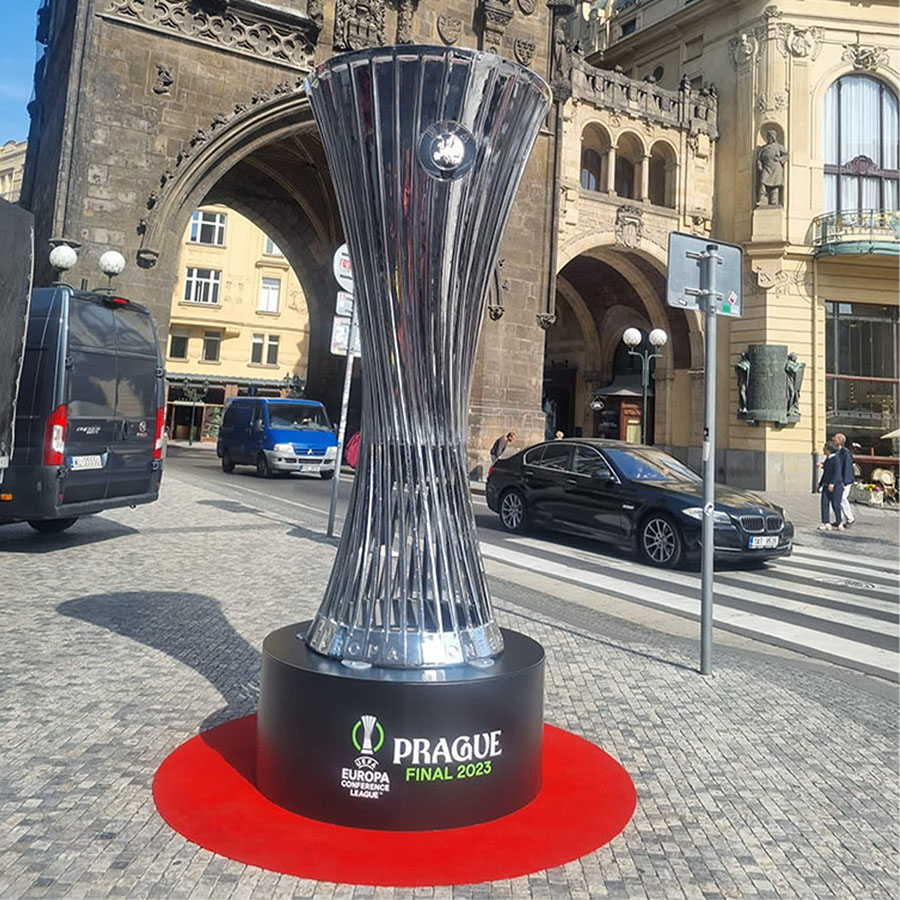 oryg_064490685_1129949550544944_1465385417682452480_o rzezba pucharu konfederacji praga