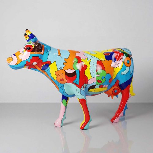 figura krowa z włókna szklanego w kolorowy pop-artowy wzór, dekoracja reklamowa i wystawowa
