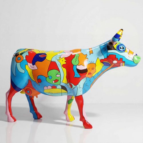 figura krowa z włókna szklanego w kolorowy, pop-artowy styl idealna na reklamę lub dekorację eventu