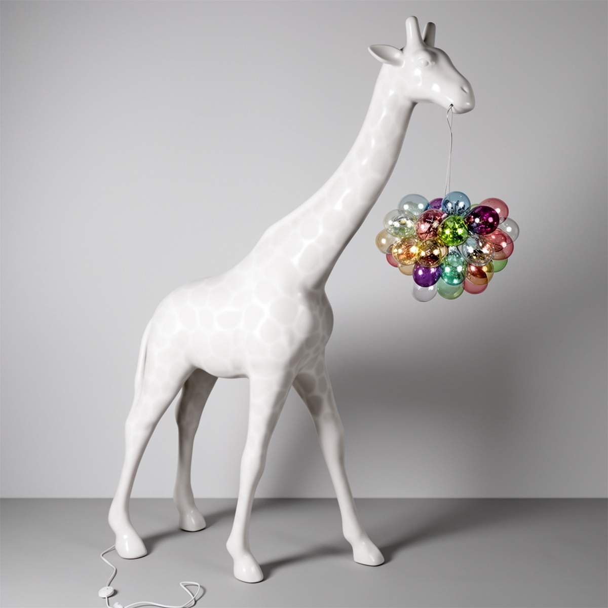 Lampa Dekoracyjna Żyrafa 230 cm Biała Z Łatami