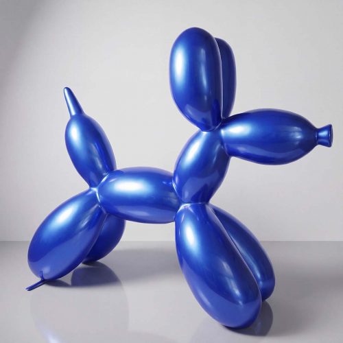 figura psa z balonów w błyszczącym niebieskim laminacie, styl realistyczno-artystyczny, dekoracja wystaw i eventów