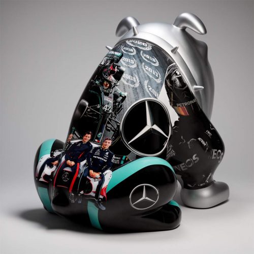 pies bulldog avella 55cm motyw Petronas