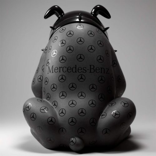 Pies bulldog avella 55 cm - logo mercedes