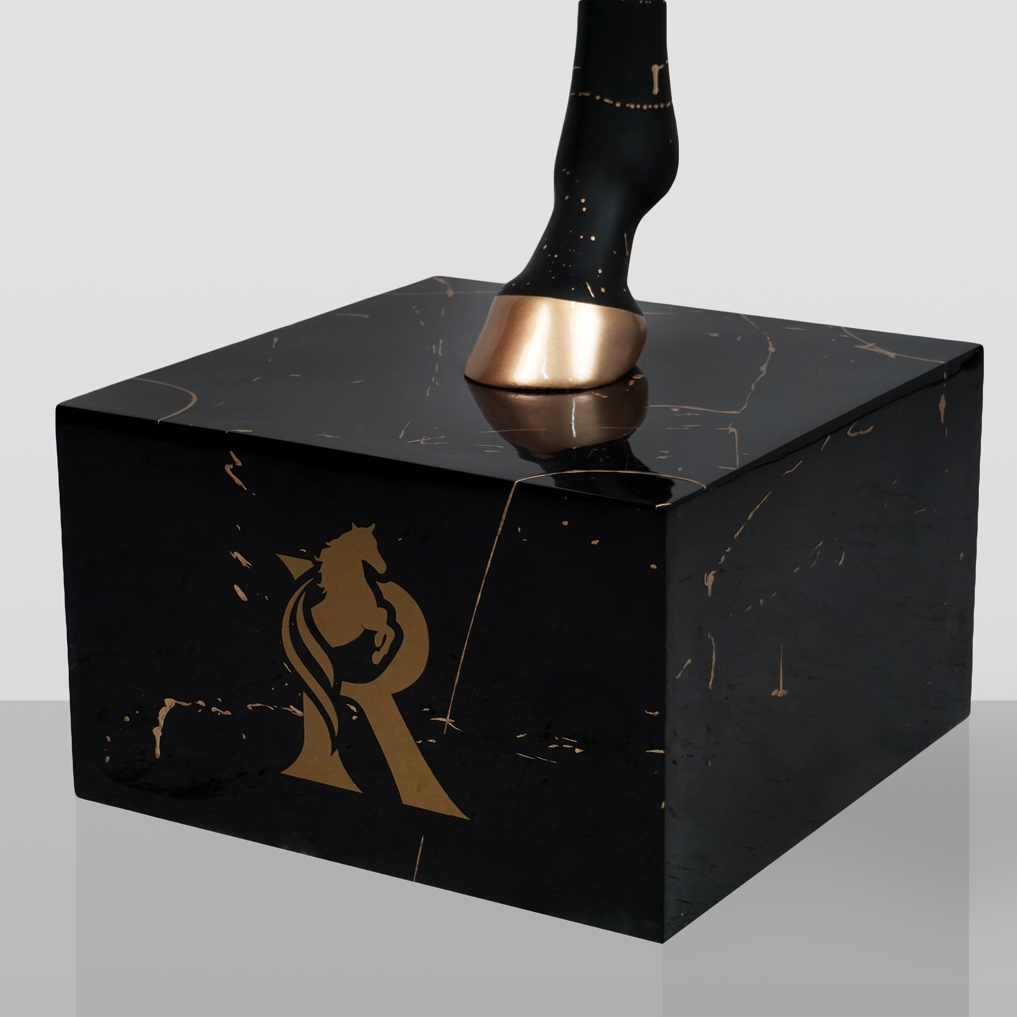 Naturalnej wielkości popiersie czarnego konia na postumencie 5 Naturalnej wielkości popiersie czarnego konia na postumencie - obrazek 5