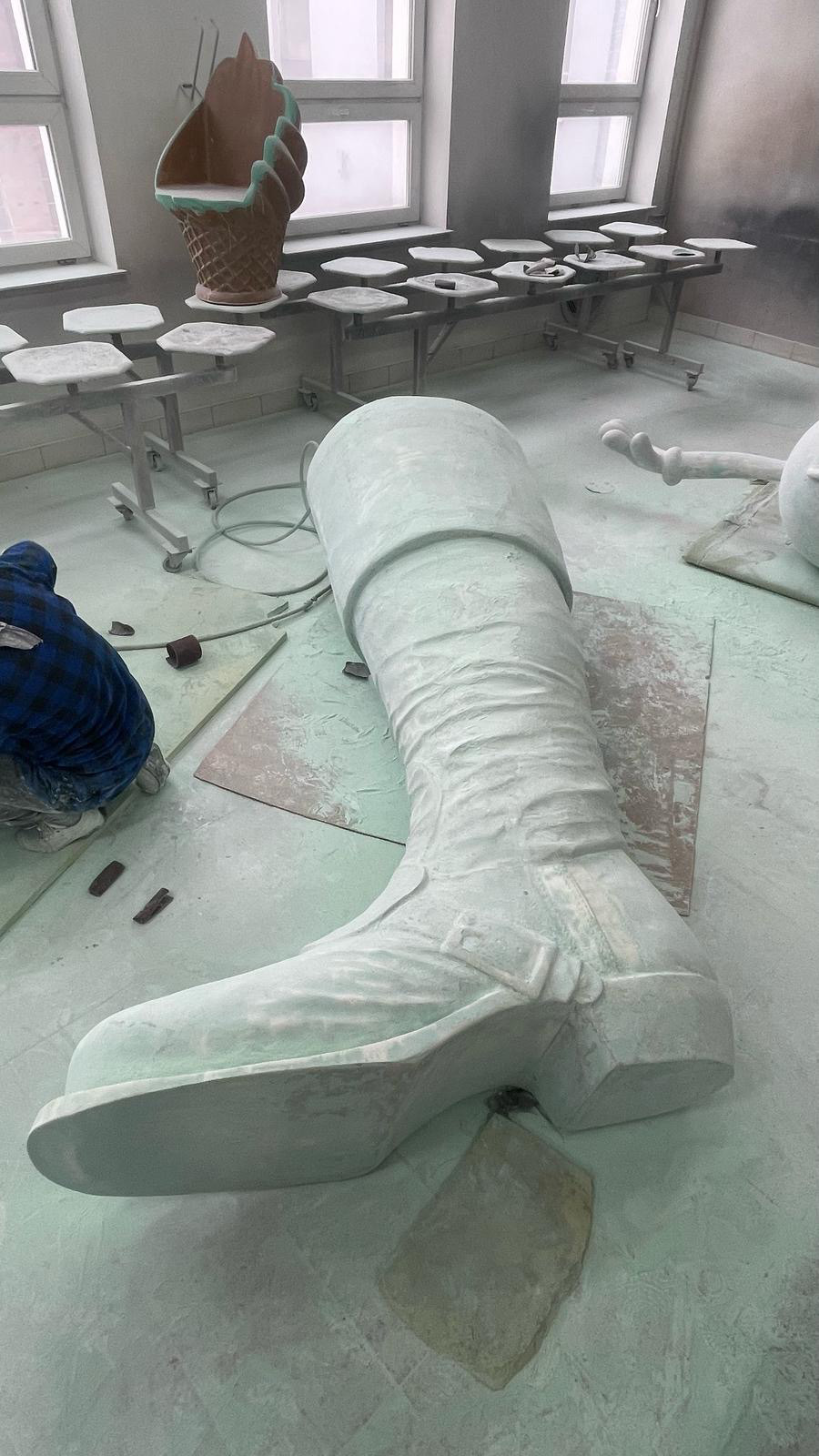 Duże Buty Miejskie – Atrakcja Turystyczna w Döbeln 1 duza figura buta 13