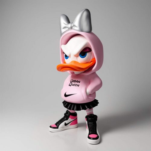 figura kaczka w różowym hoodie z napisem Urban Queen, laminat, styl artystyczny/realistyczny, dekoracja sklepu odzieżowego
