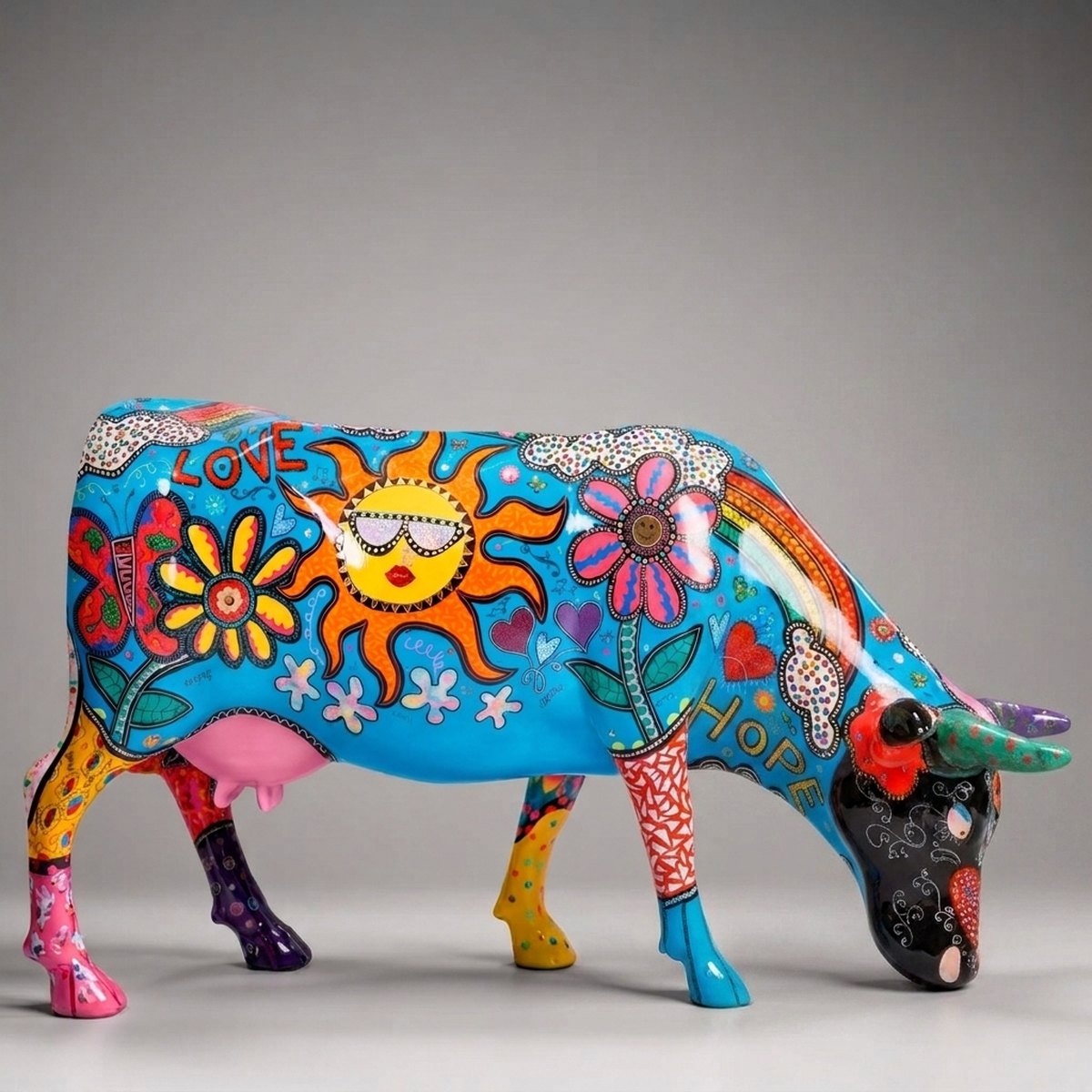 Figura Artystyczna Krowa Pasąca Się - Flower Power