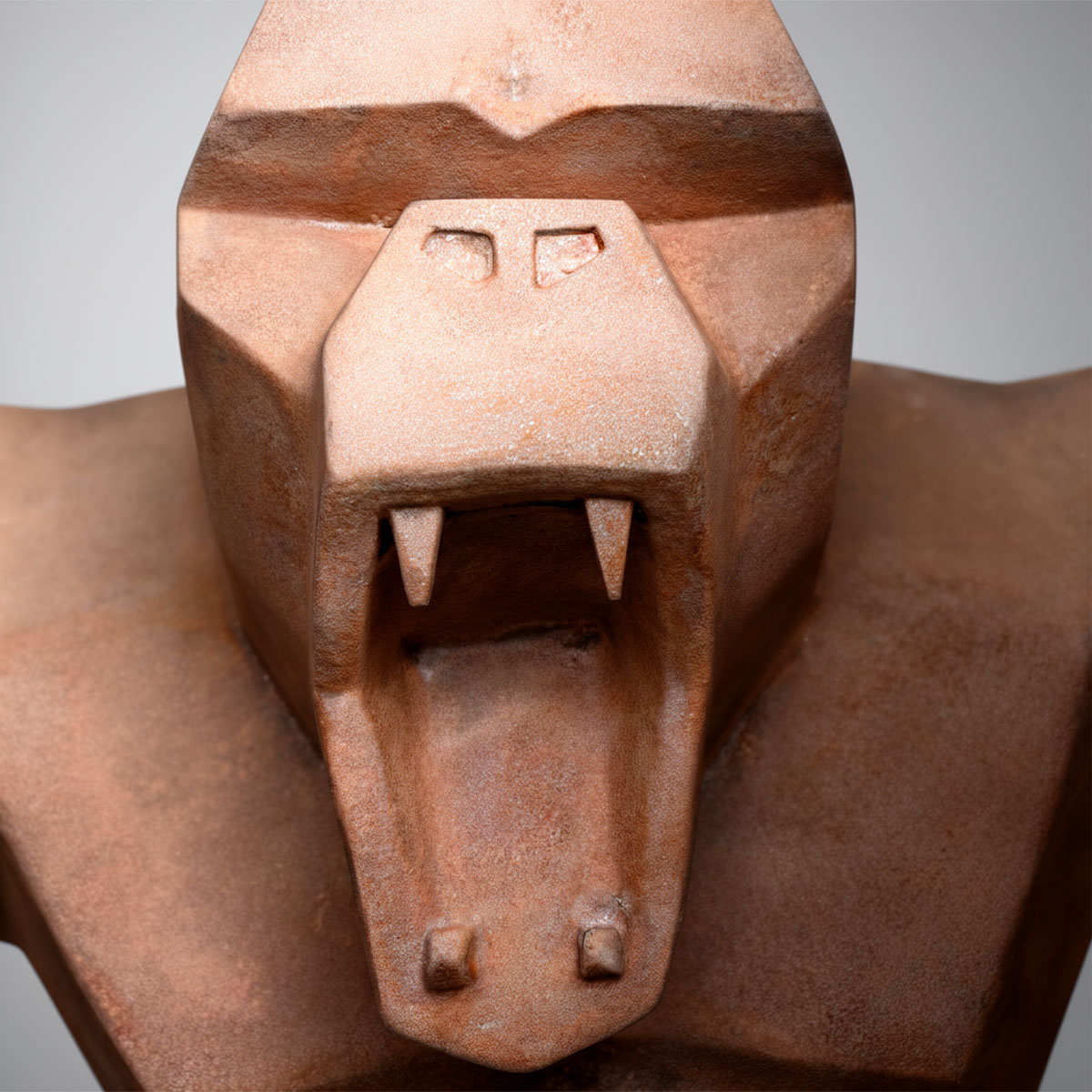 Figura Lowpoly Goryl Kwadratowy z Beczką Efekt Rdzy - obrazek 2